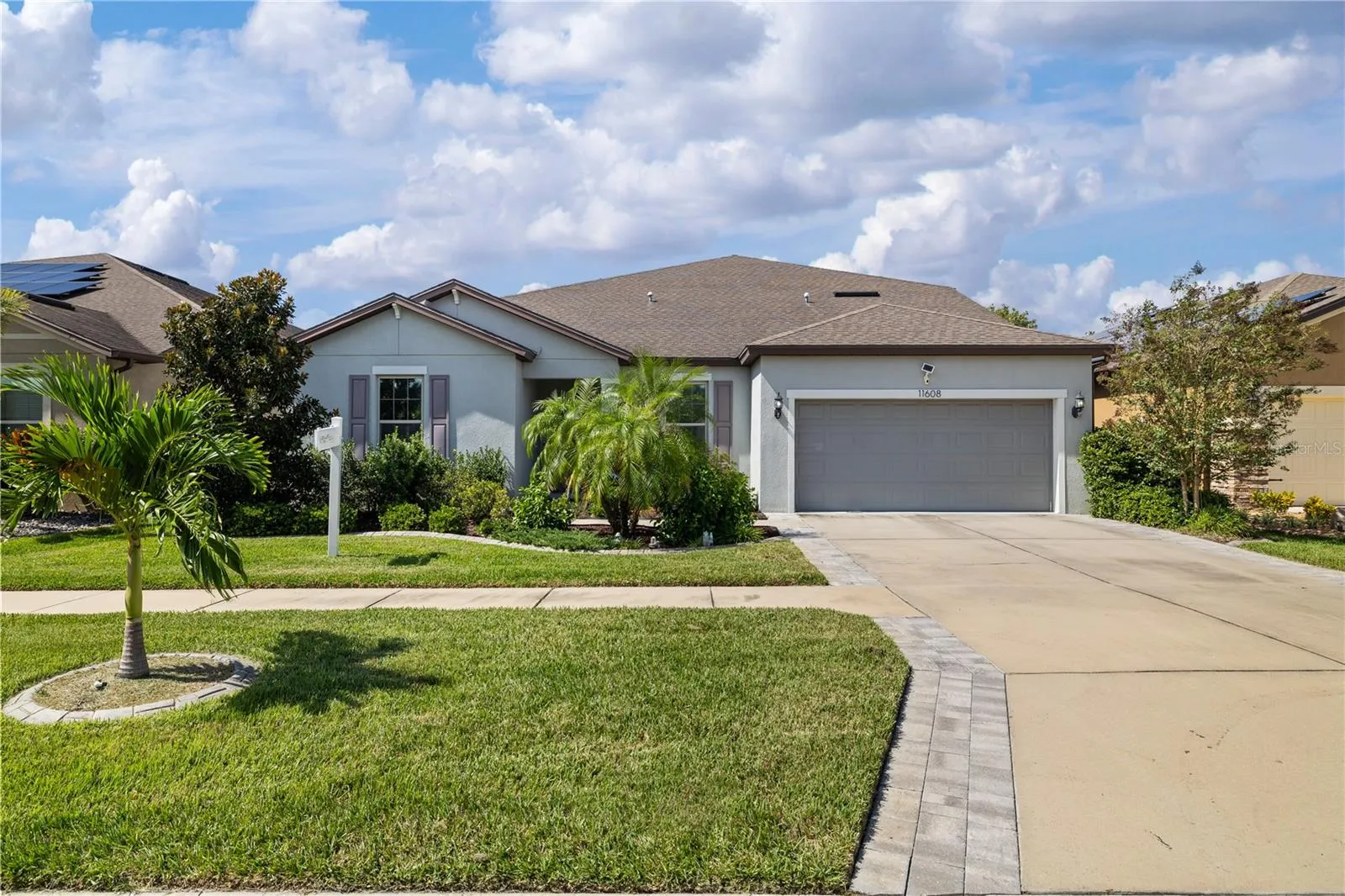 Garage & Driveway
