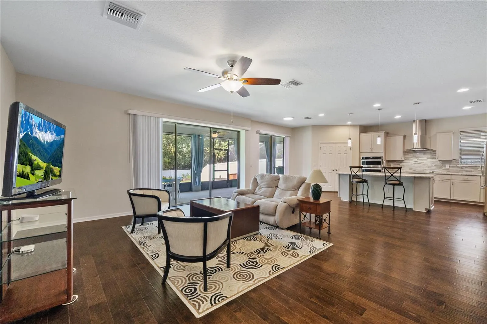 Living Room / Kitchen