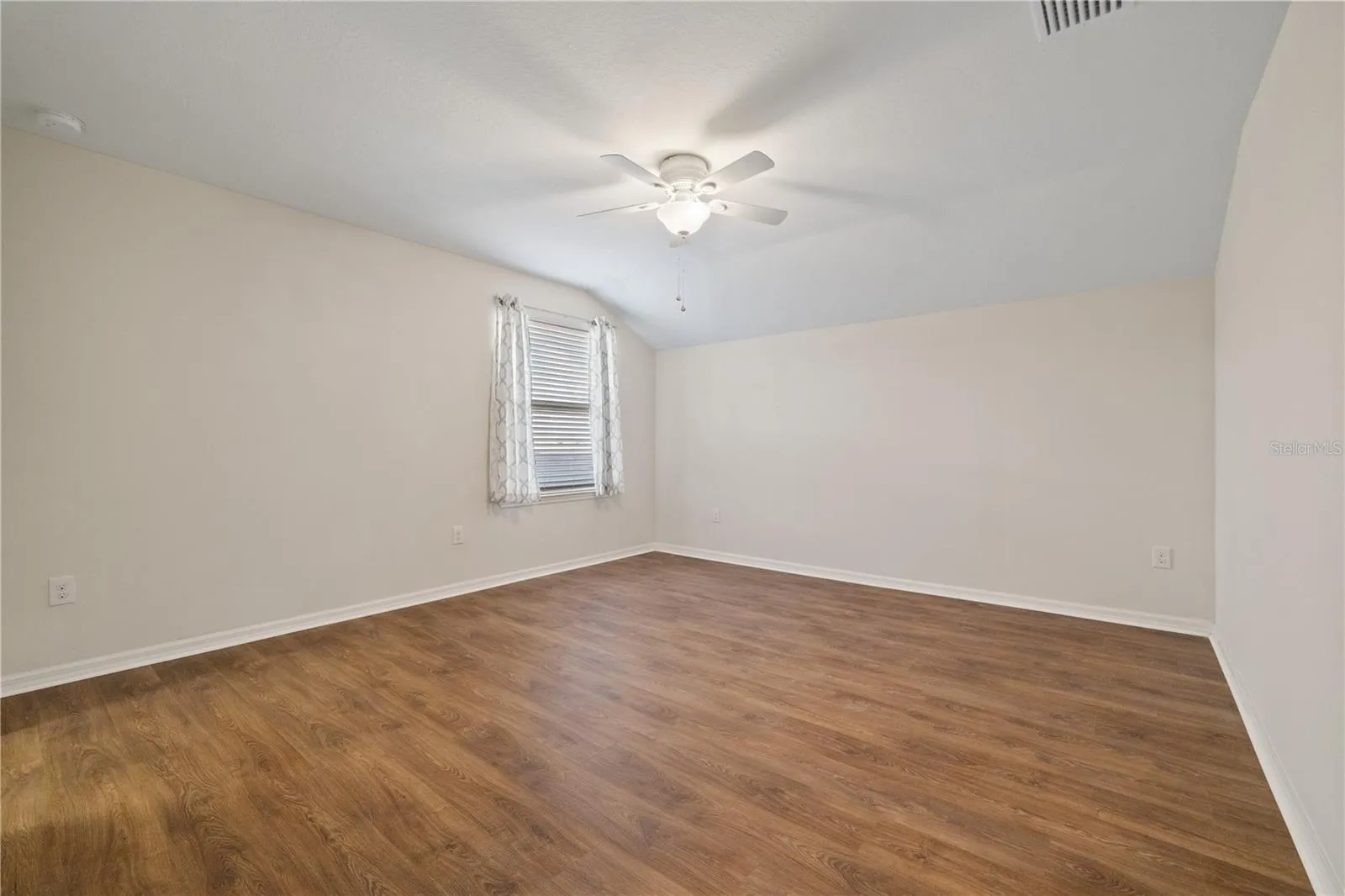 Upstairs Guest Room #4