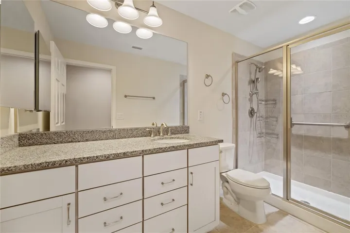 Upstairs Full Bathroom