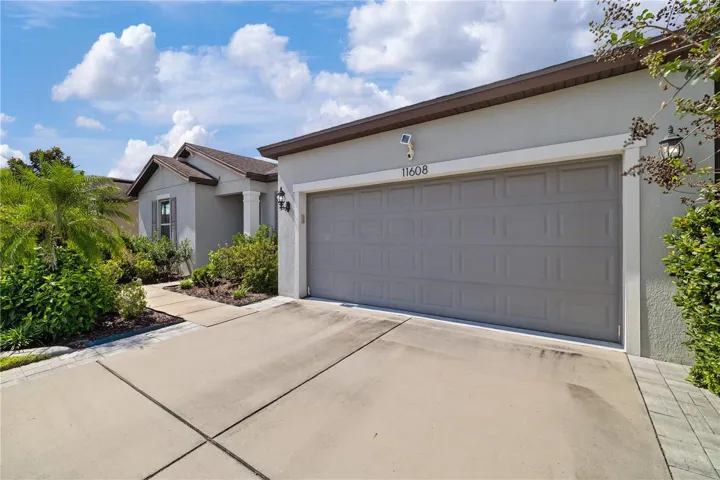 Garage & Driveway