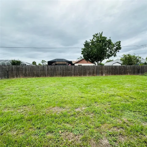 privacy fence on back lotline