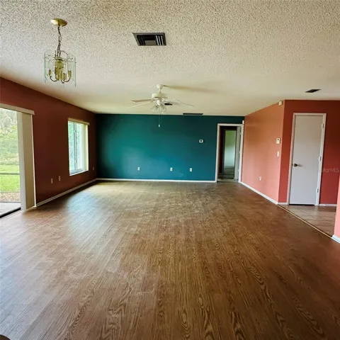 29'x18' living room/dining room combo