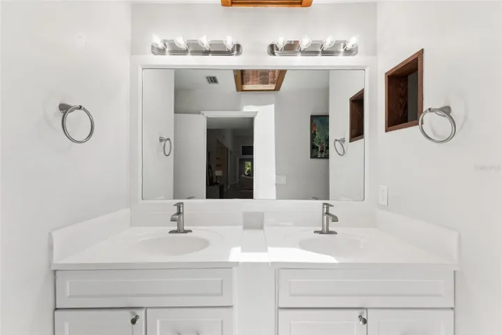 Guest bathroom 2