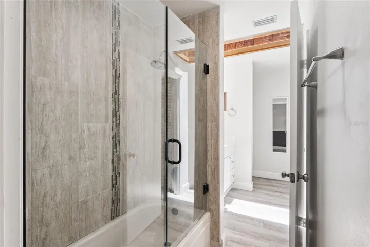 Guest bathroom 2