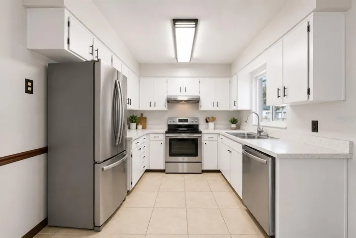 KITCHEN (virtually staged)
