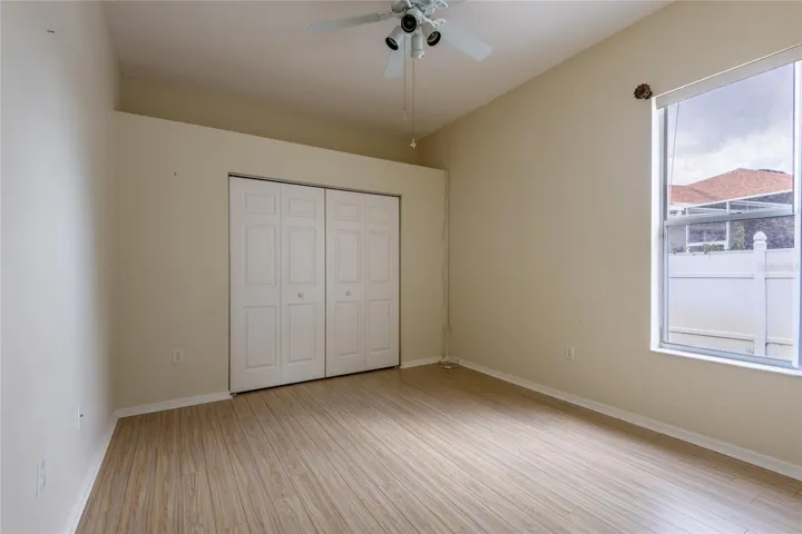 BEDROOM WITH CLOSET