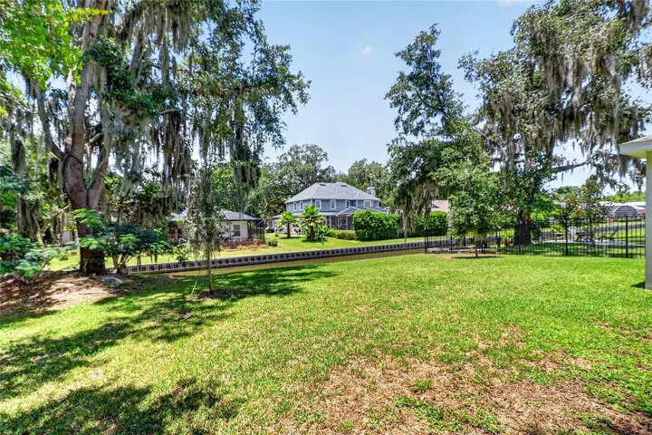 SPACIOUS BACKYARD