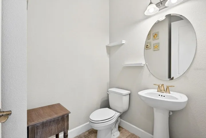 1/2 bath across from flex room