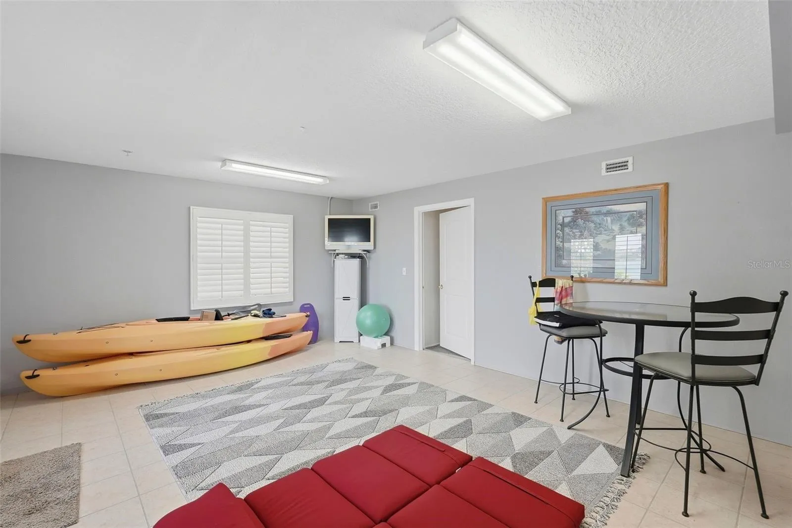 Climate-controlled bonus room on ground level