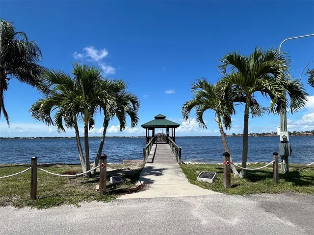 700 ft Fishing Pier w/Cleaning Station