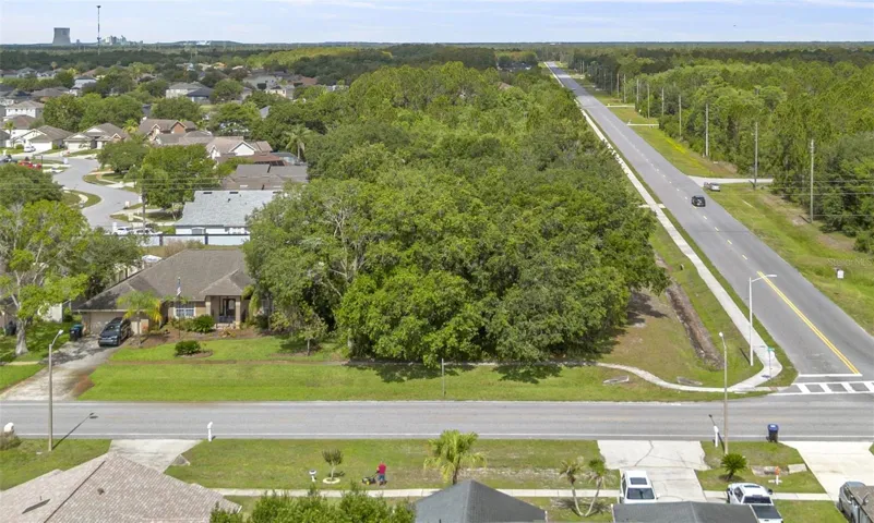 Drone view of vacant corner lot on Bancroft Blvd. The street to the right is Meredith Parkway. A nice sidewalk is in front of the lot.