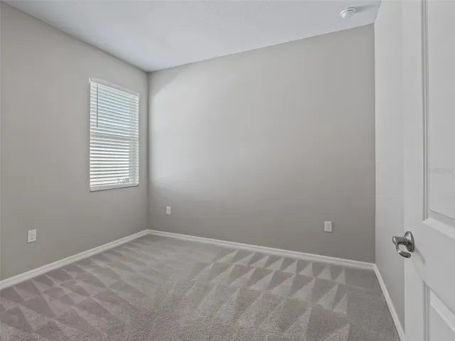 Bedroom 2 thout furniture