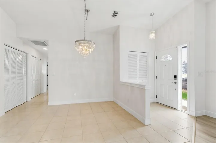 Entrance/foyer dining room
