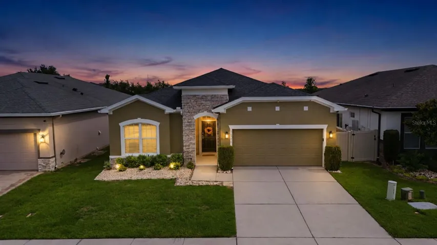 Welcome home to 16716 Abbey Hill Ct. in John's Lake Landing