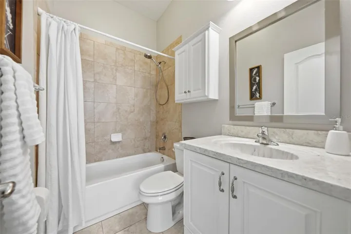 Guest Suite with tub/shower combo