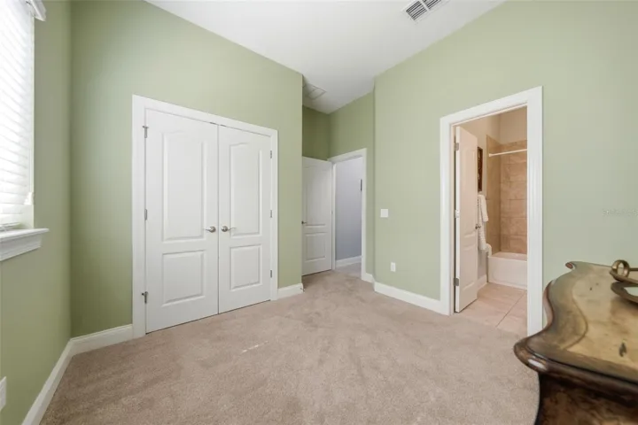 Guest Suite with tub/shower combo