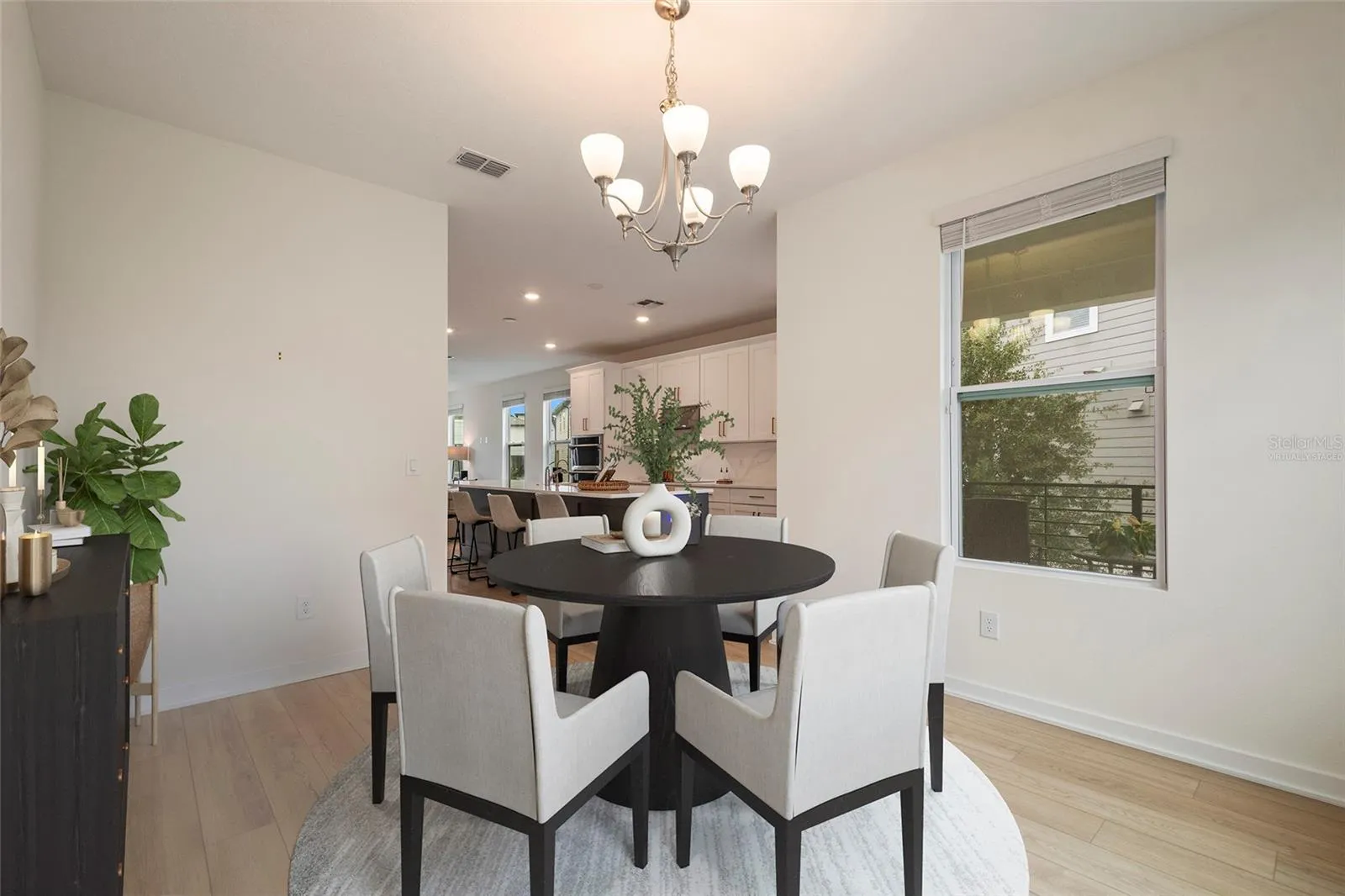 Virtually Staged Dining