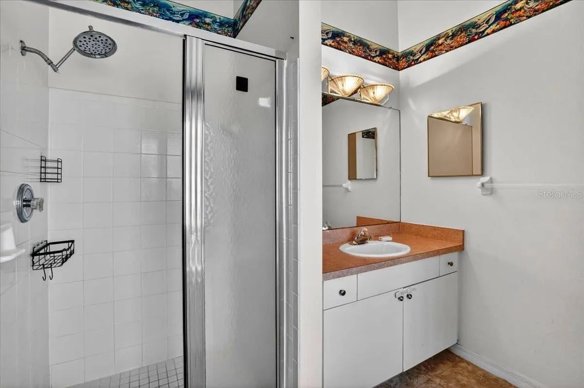 MASTER WALK IN SHOWER