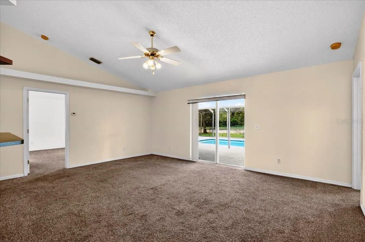 LIVING ROOM III