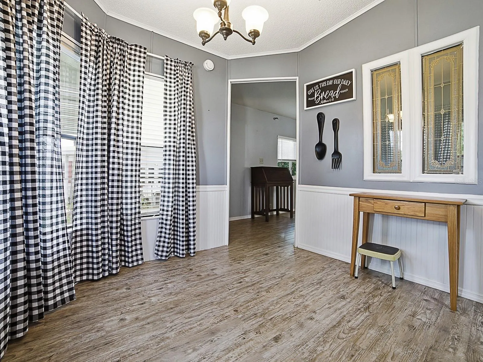 Eating Space in the Kitchen