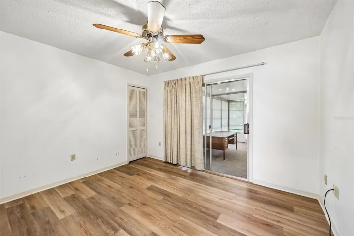 Third bedroom - lanai access.