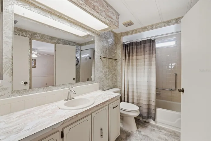 2nd bathroom, access from 2nd bdrm and dinette area