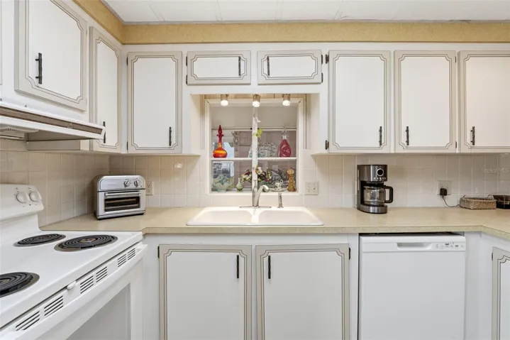 Ample cabinet space