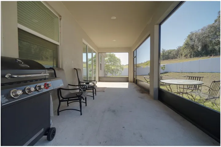 Large screen lanai