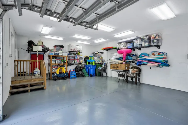 garage (attached)