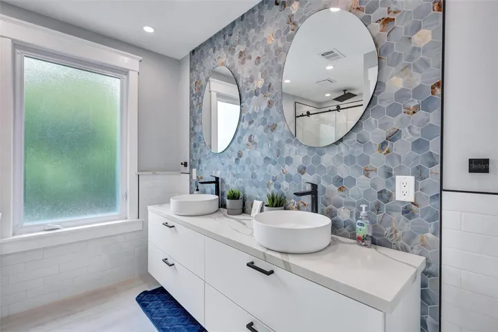 ensuite bathroom upstairs