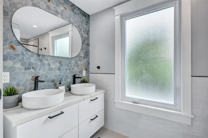 2nd shared bathroom upstairs