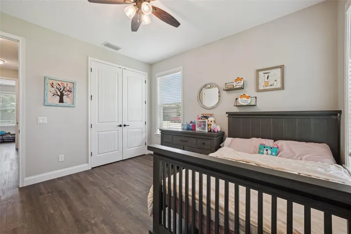 Guest bedroom.