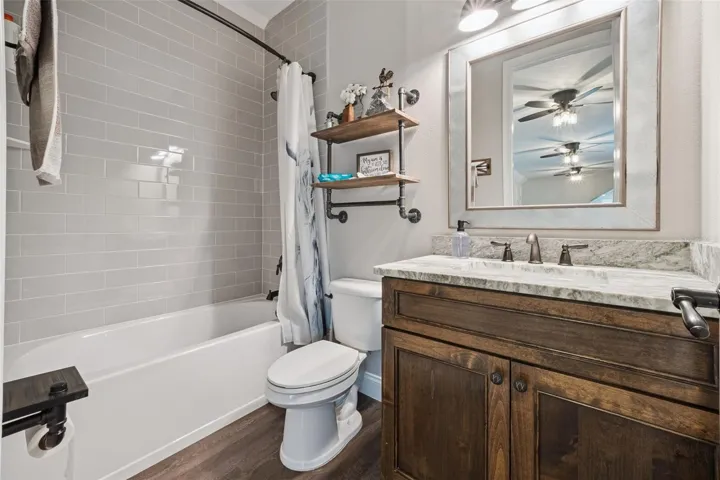 Guest bathroom.