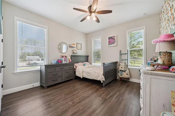 Guest bedroom.