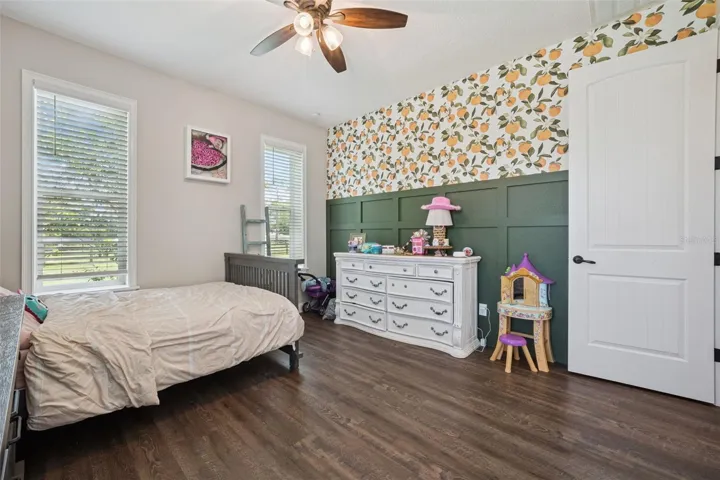 Guest bedroom.