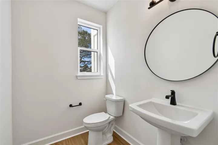 Powder room - 2nd floor