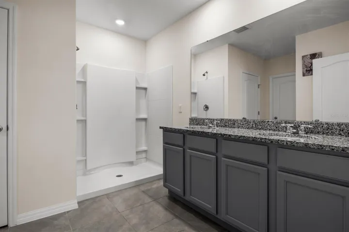 Ensuite bath with walk-in shower and double sinks