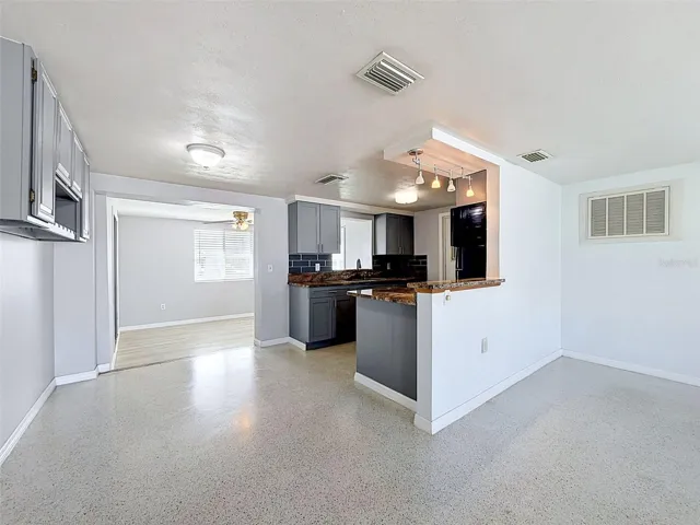 Kitchen & Dining Area