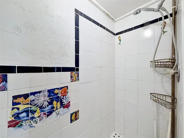 2nd bath located in garage