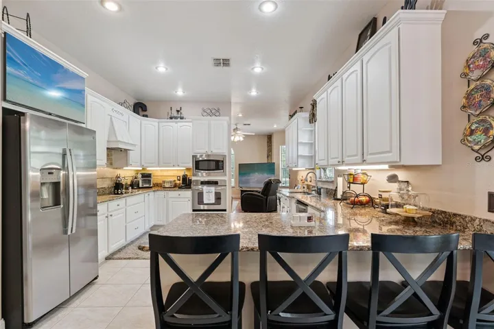 Breakfast bar in the kitchen