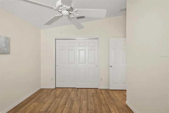 guest bedroom w/closet