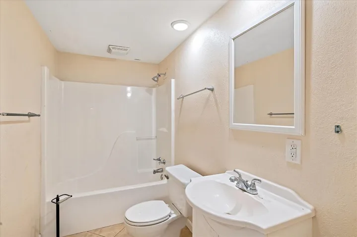 Upper bathroom #2