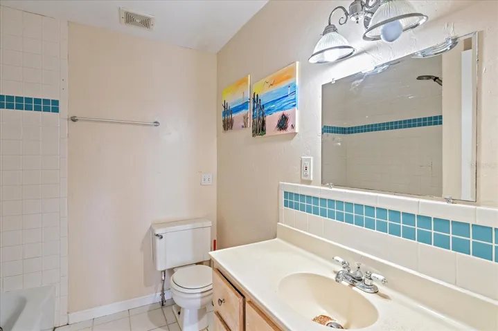 Upper bathroom #3