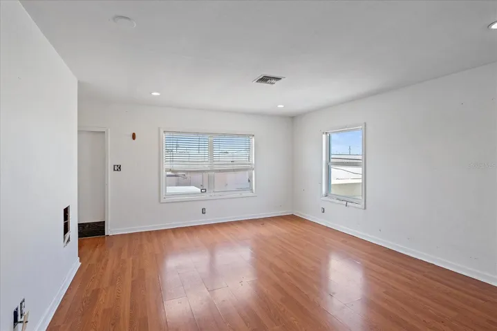 Upper bedroom or office