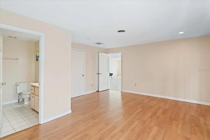 Upper bedroom or office