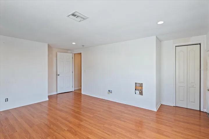 Upper bedroom or office