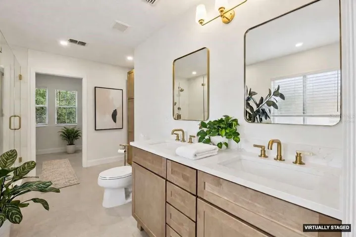 *Virtually staged* Beautiful bathroom