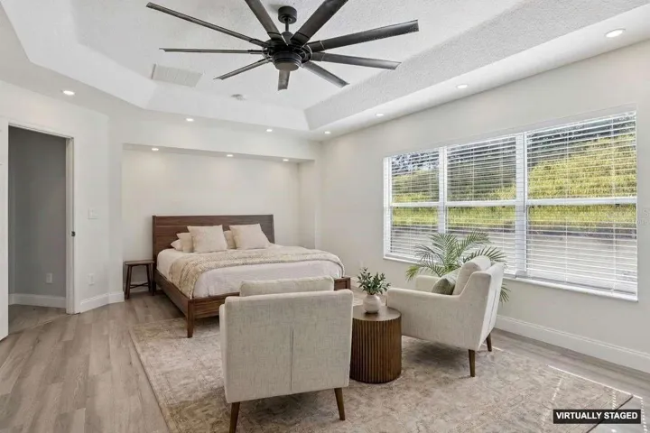 *Virtually staged* great size primary bedroom