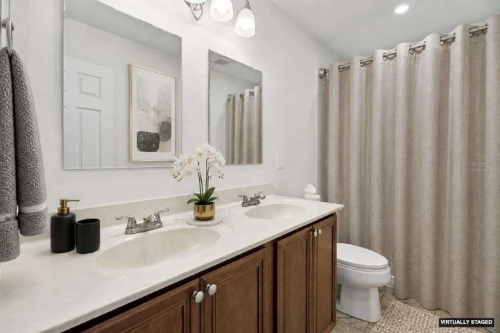*Virtually staged* 2nd full bath